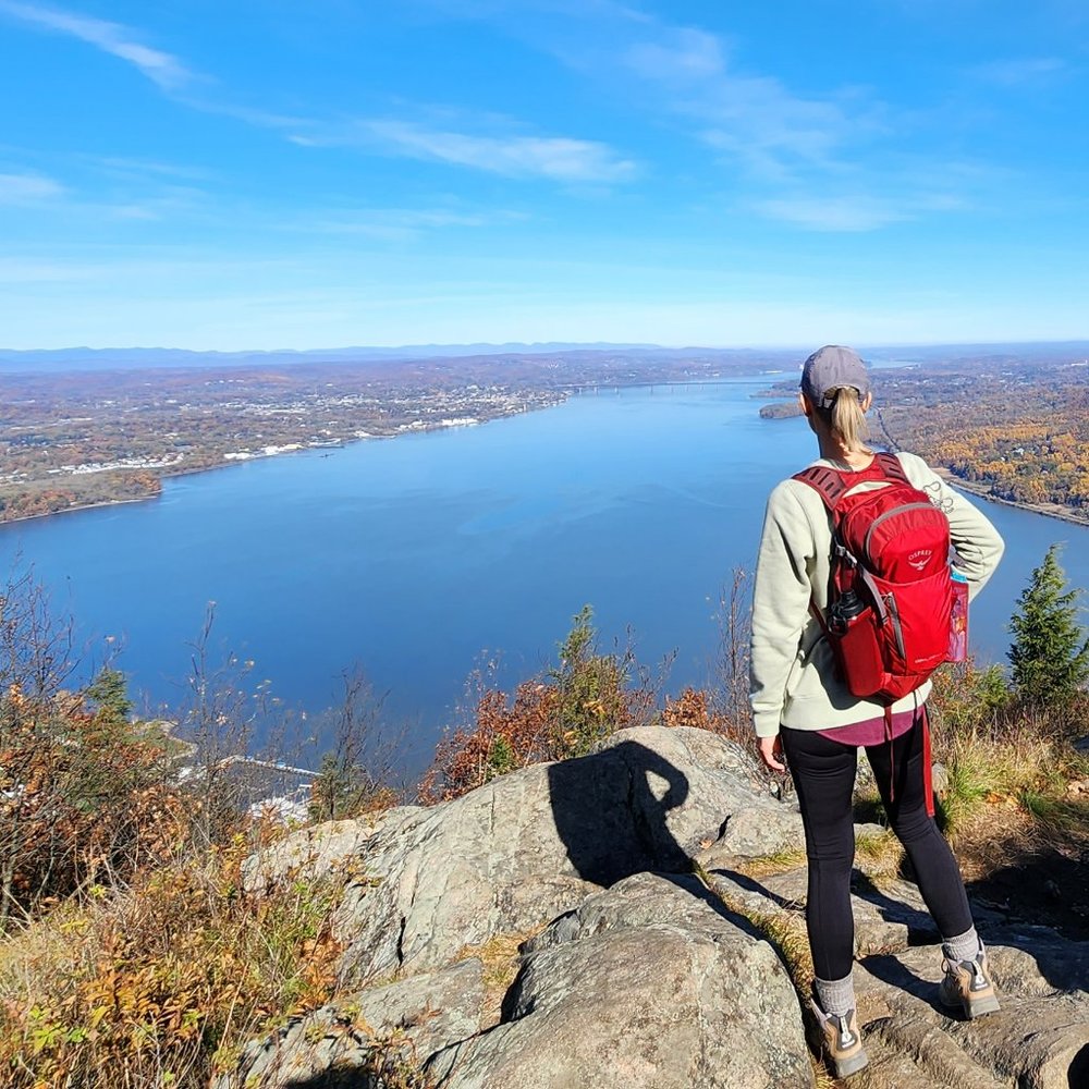 Meet your Posher, Moni